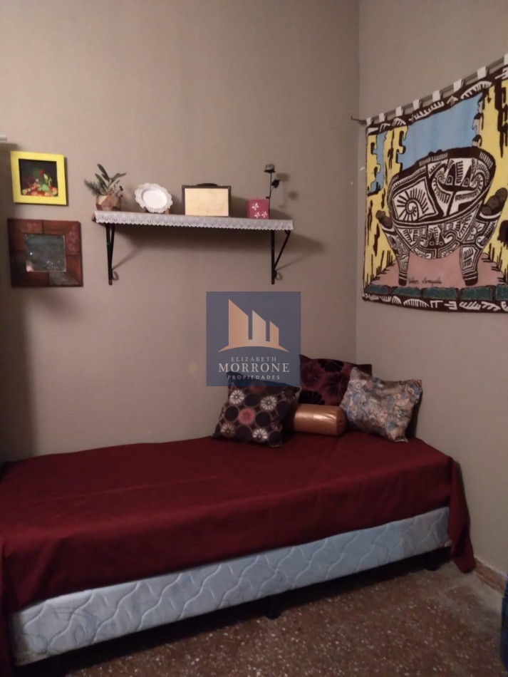 VENTA HERMOSA CASA CON DEPARTAMENTO, LUGAR PARA 3 AUTOS, CORRIENTES AL 800 -LOMAS DE ZAMORA-