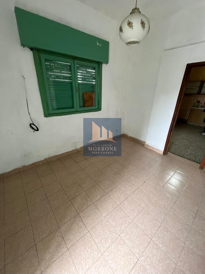 ALQUILER AMPLIA CASA 2 DORMITORIOS, PARQUE Y ENTRADA DE AUTO SEMICUBIERTA, JURAMENTO 2275 -TEMPERLEY-