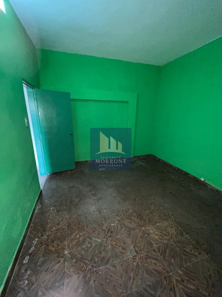 ALQUILER AMPLIA CASA 2 DORMITORIOS, PARQUE Y ENTRADA DE AUTO SEMICUBIERTA, JURAMENTO 2275 -TEMPERLEY-