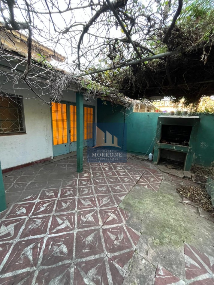 VENTA CASA A RECICLAR CON AMPLIO PATIO Y LUGAR PARA ENTRAR UN AUTO MUY BUENA UBICACION, MALVINAS ARGENTINAS 1347 -TEMPERLEY -