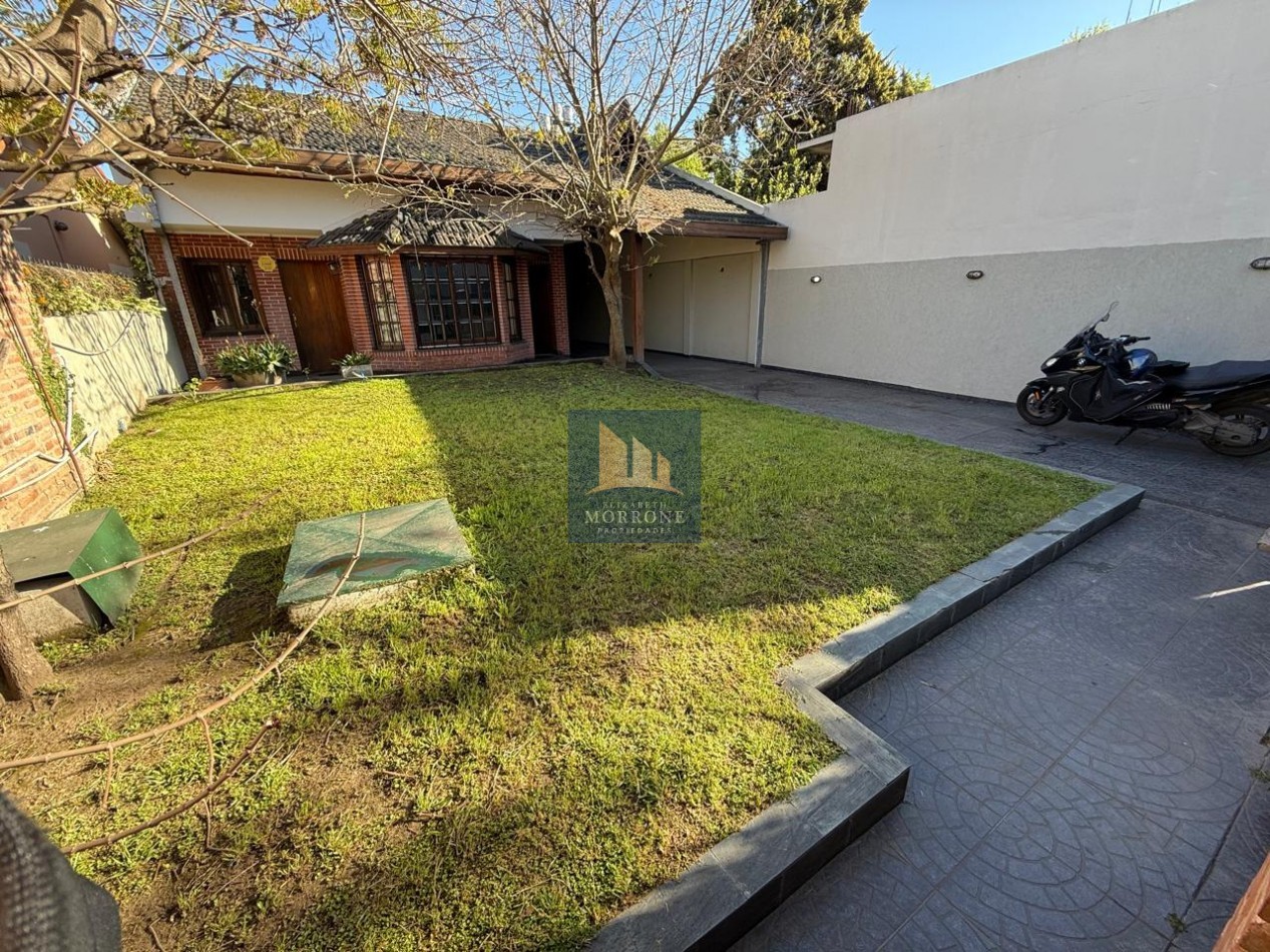 VENTA HERMOSA CASA EN ZONA RESIDENCIAL, 2 DORMITORIOS, QUINCHO Y PILETA, NARCISO LAPRIDA 20 -MONTE GRANDE-