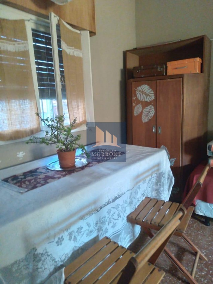 VENTA HERMOSA CASA CON DEPARTAMENTO, LUGAR PARA 3 AUTOS, CORRIENTES AL 800 -LOMAS DE ZAMORA-