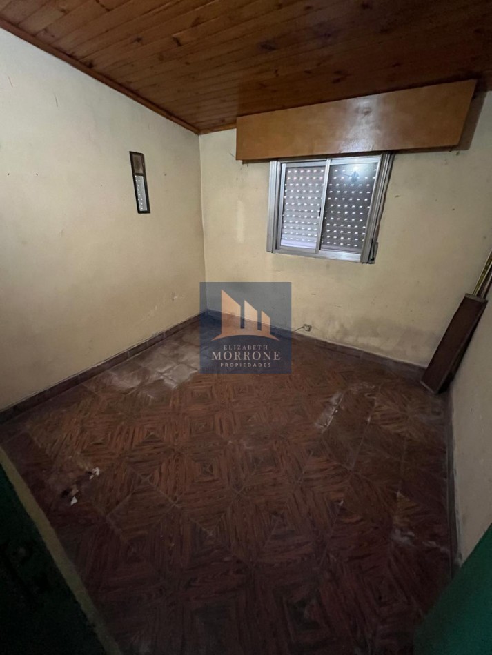 ALQUILER AMPLIA CASA 2 DORMITORIOS, PARQUE Y ENTRADA DE AUTO SEMICUBIERTA, JURAMENTO 2275 -TEMPERLEY-