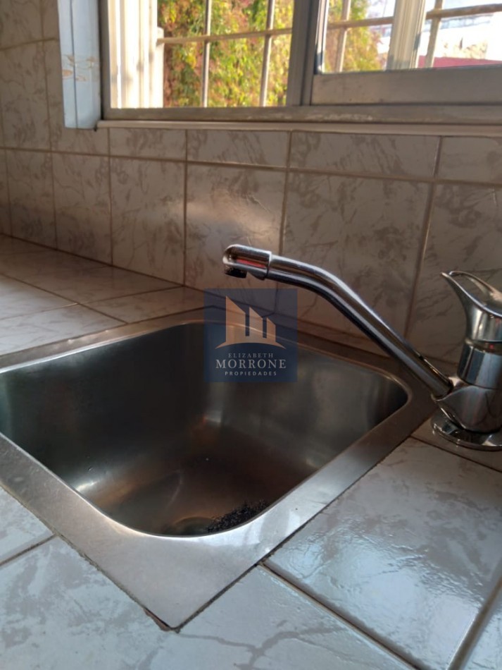 VENTA HERMOSA CASA CON DEPARTAMENTO, LUGAR PARA 3 AUTOS, CORRIENTES AL 800 -LOMAS DE ZAMORA-