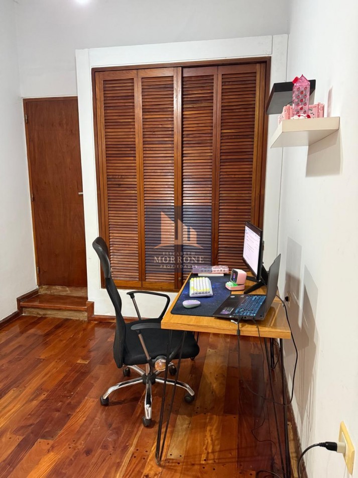 VENTA HERMOSA CASA EN ZONA RESIDENCIAL, 2 DORMITORIOS, QUINCHO Y PILETA, NARCISO LAPRIDA 20 -MONTE GRANDE-