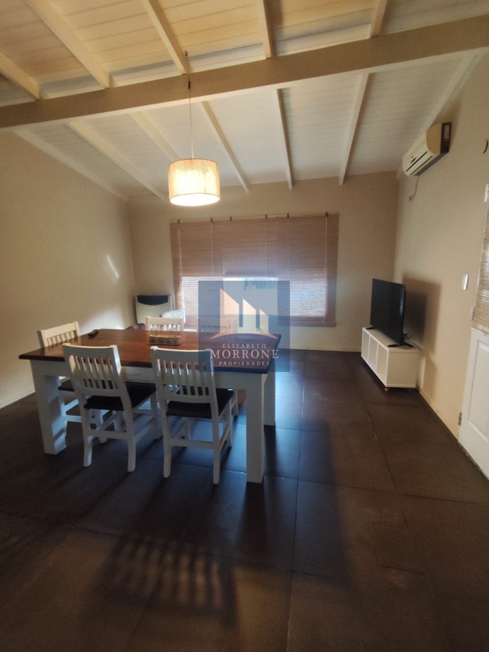 VENTA HERMOSA CASA PLANTA BAJA, EXCELENTE ESTADO TRES AMBIENTES, PARQUE Y PILETA -ZEBALLOS 655 TEMPERLEY-