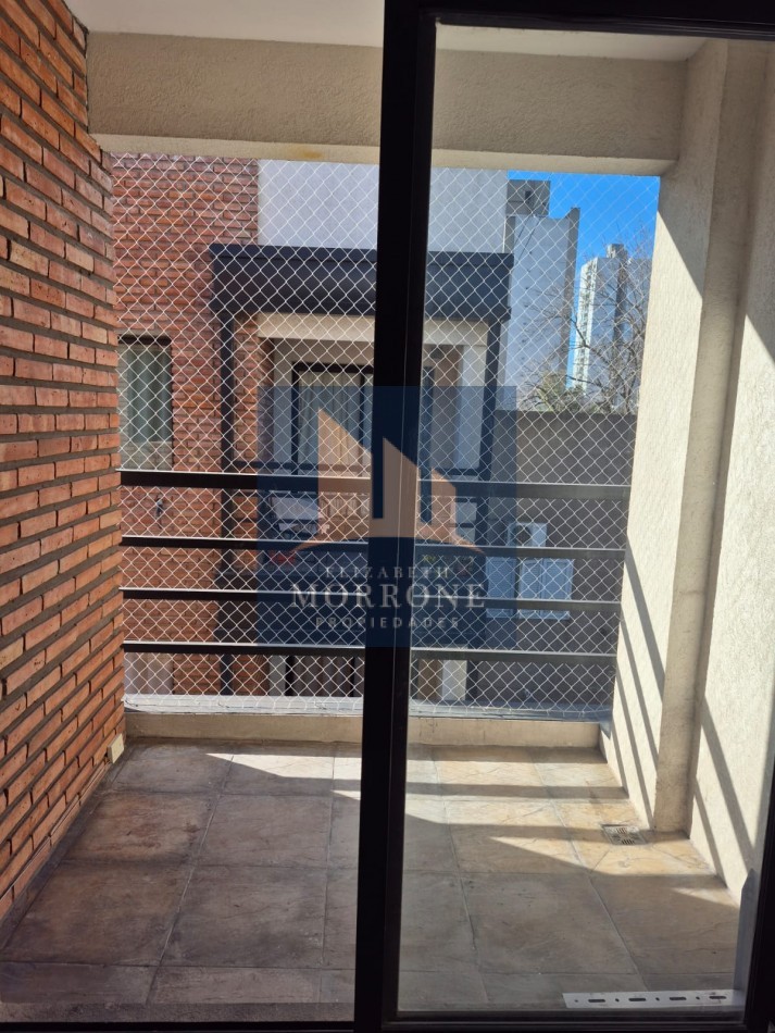 ALQUILER HERMOSO DEPARTAMENTO 2 AMB CON COCHERA A 3 CUADRAS DE LA ESTACION DE BANFIELD, GASCON AL 100 -BANFIELD-