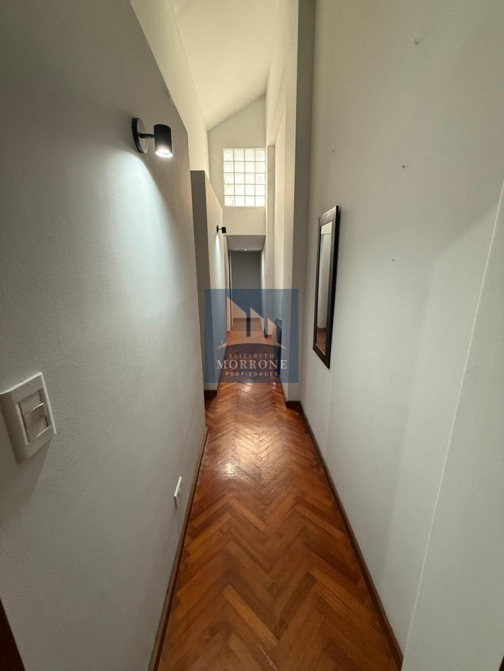 VENTA HERMOSA CASA EN ZONA RESIDENCIAL, 2 DORMITORIOS, QUINCHO Y PILETA, NARCISO LAPRIDA 20 -MONTE GRANDE-