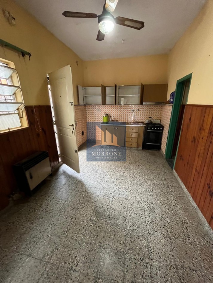 ALQUILER AMPLIA CASA 2 DORMITORIOS, PARQUE Y ENTRADA DE AUTO SEMICUBIERTA, JURAMENTO 2275 -TEMPERLEY-