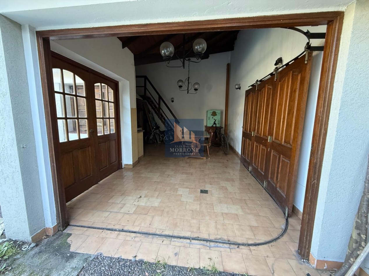 VENTA HERMOSA CASA EN ZONA RESIDENCIAL, 2 DORMITORIOS, QUINCHO Y PILETA, NARCISO LAPRIDA 20 -MONTE GRANDE-