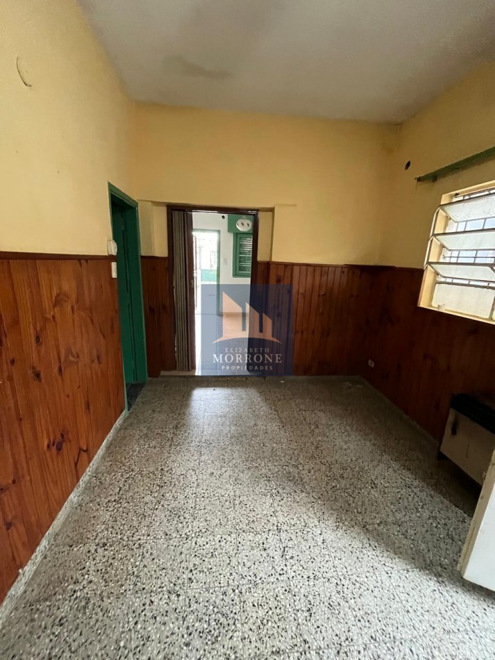 ALQUILER AMPLIA CASA 2 DORMITORIOS, PARQUE Y ENTRADA DE AUTO SEMICUBIERTA, JURAMENTO 2275 -TEMPERLEY-