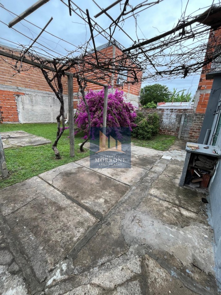 ALQUILER AMPLIA CASA 2 DORMITORIOS, PARQUE Y ENTRADA DE AUTO SEMICUBIERTA, JURAMENTO 2275 -TEMPERLEY-