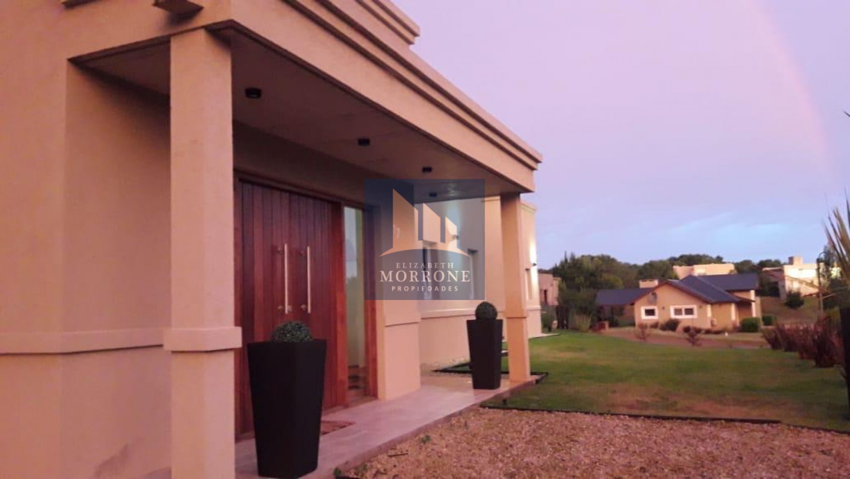 VENTA ESPECTACULAR CASA 5 DORMITORIOS 4 BAÑOS Y AMENITIES - BARRIO DEPORTIVO COSTA ESMERALDA-