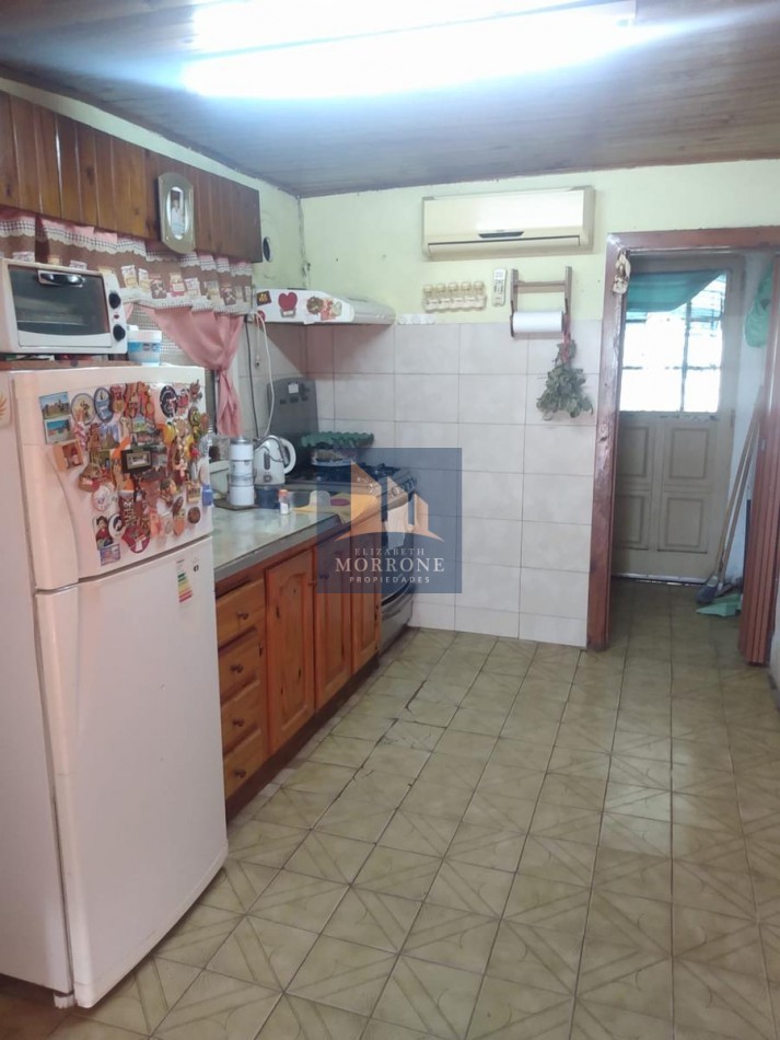 VENTA CASA 1 DORMITORIO, LOTE DE 220 MT2, CHUBUT 466 -TEMPERLEY-