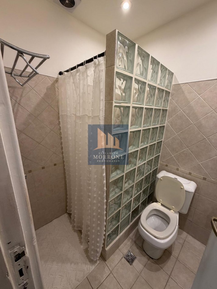 VENTA HERMOSA CASA PLANTA BAJA, EXCELENTE ESTADO TRES AMBIENTES, PARQUE Y PILETA -ZEBALLOS 655 TEMPERLEY-
