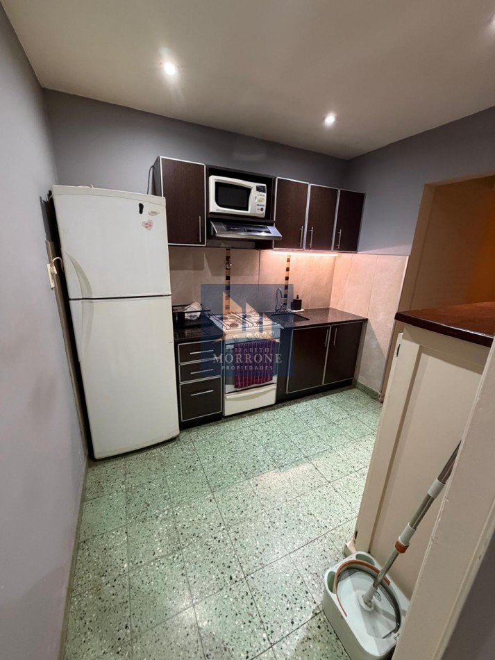 VENTA HERMOSA CASA PLANTA BAJA, EXCELENTE ESTADO TRES AMBIENTES, PARQUE Y PILETA -ZEBALLOS 655 TEMPERLEY-