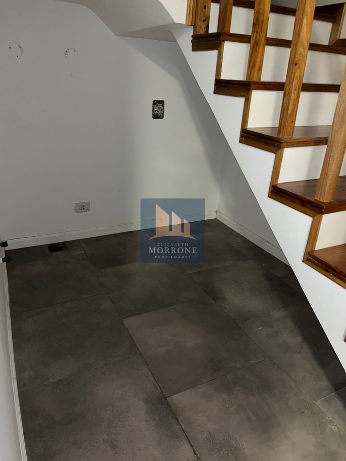 VENTA HERMOSO DUPLEX 2 DORMITORIOS, PATIO Y GARAGE CON PORTON AUTOMATICO, ACHUPALLAS 1045 ESQ CONDARCO -TEMPERLEY-