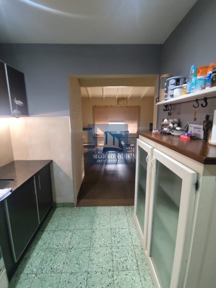 VENTA HERMOSA CASA PLANTA BAJA, EXCELENTE ESTADO TRES AMBIENTES, PARQUE Y PILETA -ZEBALLOS 655 TEMPERLEY-