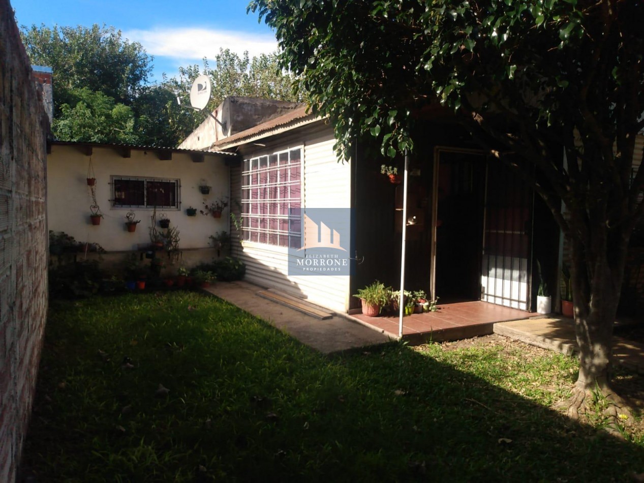 VENTA CASA 1 DORMITORIO, LOTE DE 220 MT2, CHUBUT 466 -TEMPERLEY-