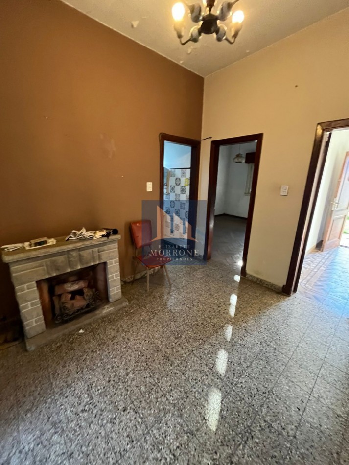 VENTA CASA A RECICLAR CON AMPLIO PATIO Y LUGAR PARA ENTRAR UN AUTO MUY BUENA UBICACION, MALVINAS ARGENTINAS 1347 -TEMPERLEY -