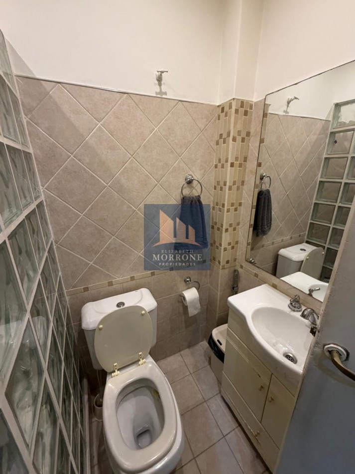 VENTA HERMOSA CASA PLANTA BAJA, EXCELENTE ESTADO TRES AMBIENTES, PARQUE Y PILETA -ZEBALLOS 655 TEMPERLEY-