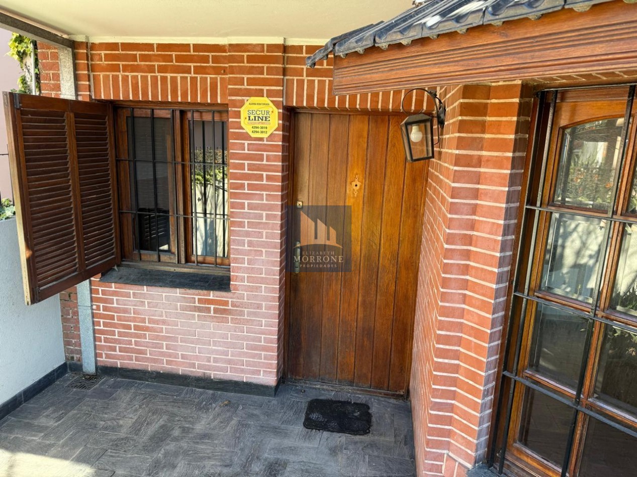 VENTA HERMOSA CASA EN ZONA RESIDENCIAL, 2 DORMITORIOS, QUINCHO Y PILETA, NARCISO LAPRIDA 20 -MONTE GRANDE-