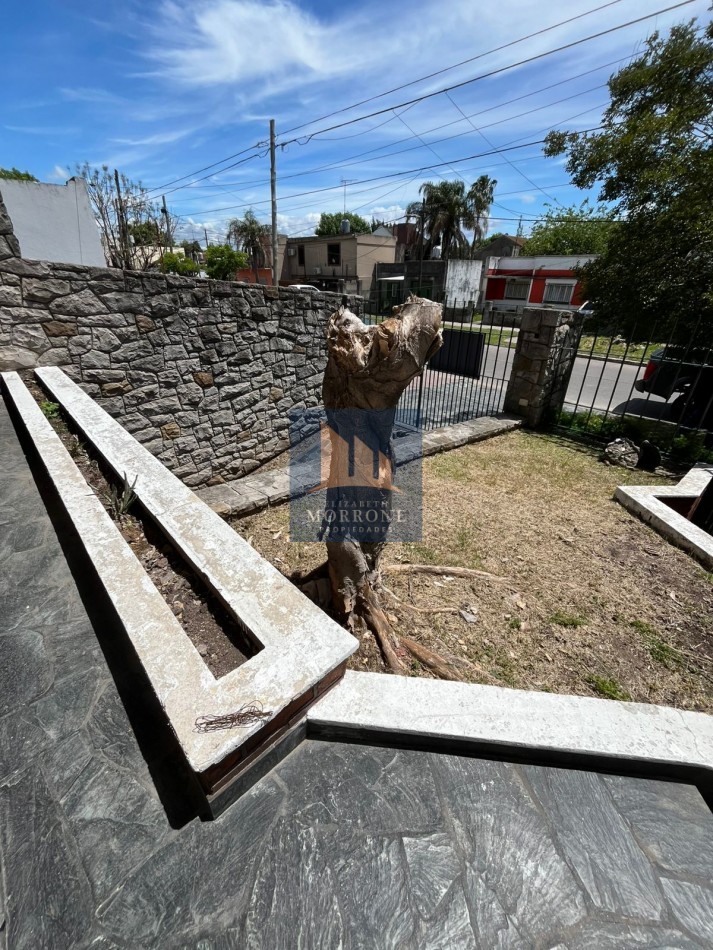 IMPORTANTE CHALET DE CATEGORIA CON 3 DORMITORIOS, SOTANO PARA VARIOS AUTOS Y PARQUE, LA CALANDRIA 4000 -SAN JOSE-