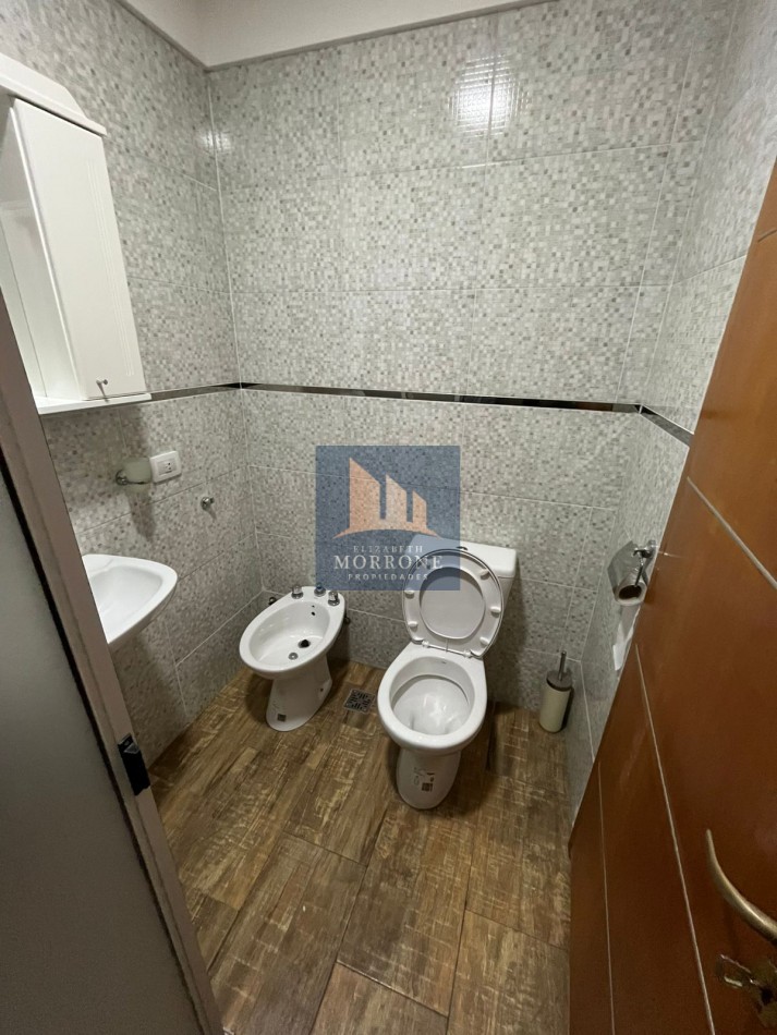 VENTA HERMOSO DUPLEX 2 DORMITORIOS, PATIO Y GARAGE CON PORTON AUTOMATICO, ACHUPALLAS 1045 ESQ CONDARCO -TEMPERLEY-