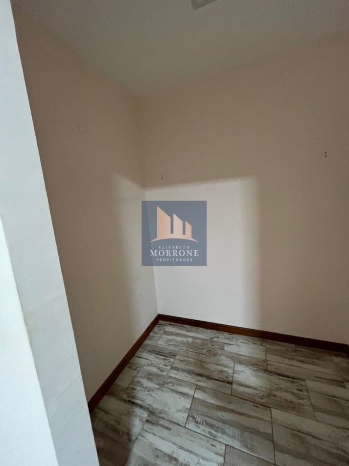 VENTA HERMOSO DUPLEX 2 DORMITORIOS, PATIO Y GARAGE CON PORTON AUTOMATICO, ACHUPALLAS 1045 ESQ CONDARCO -TEMPERLEY-