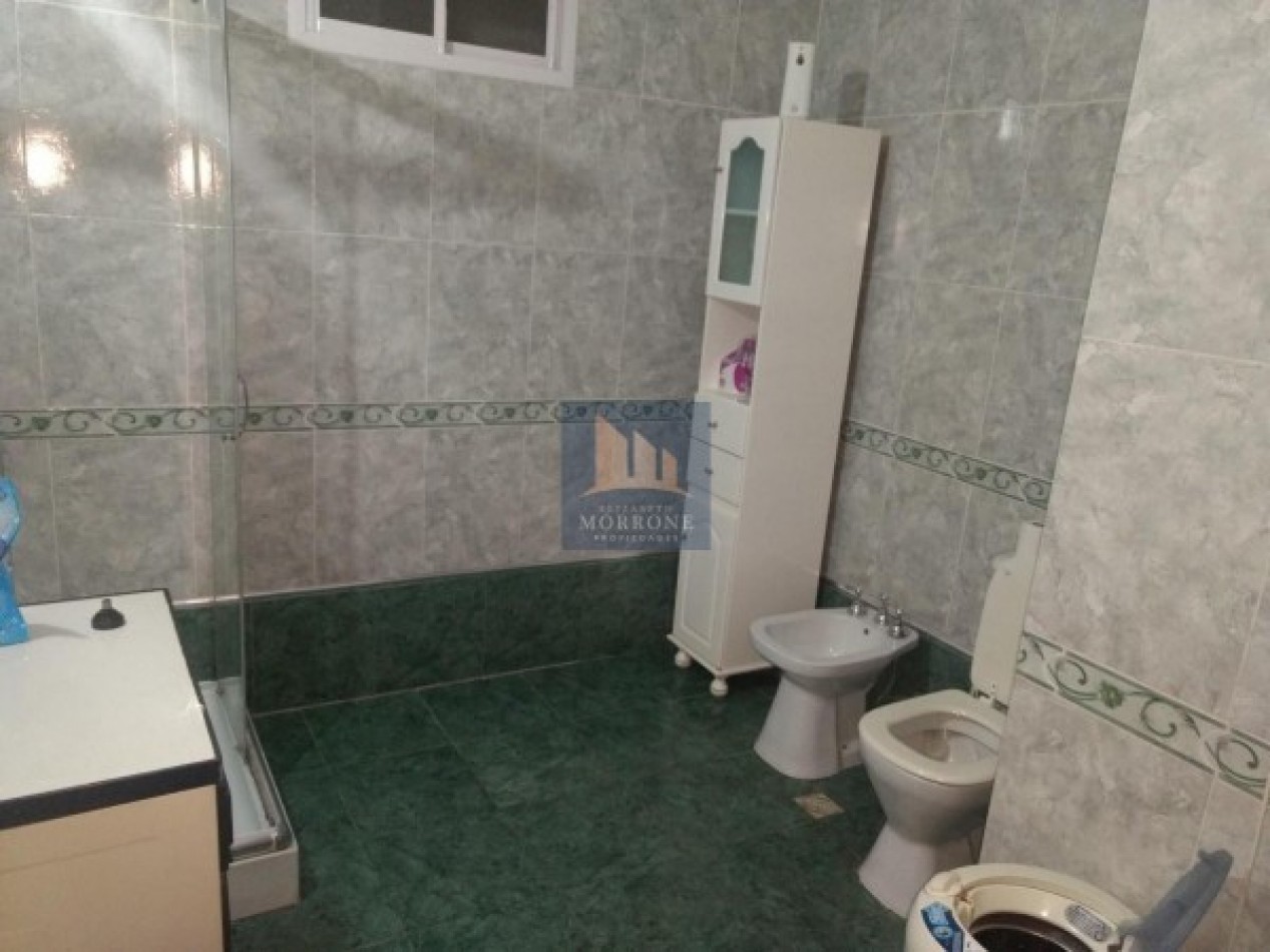 VENTA MODERNA CASA 2 PLANTAS CON 3 DORMITORIOS ACEPTA DEPTO 2 AMB EN PARTE DE PAGO, AV. GRAL ARENALES 1000 -BANFIELD ESTE-