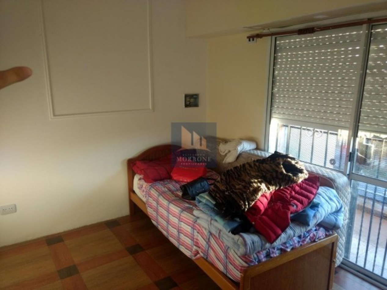 VENTA MODERNA CASA 2 PLANTAS CON 3 DORMITORIOS ACEPTA DEPTO 2 AMB EN PARTE DE PAGO, AV. GRAL ARENALES 1000 -BANFIELD ESTE-