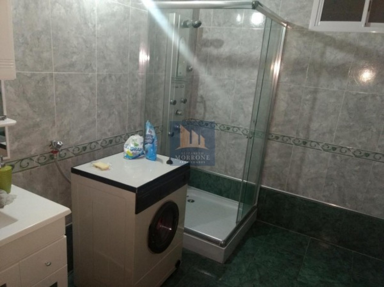 VENTA MODERNA CASA 2 PLANTAS CON 3 DORMITORIOS ACEPTA DEPTO 2 AMB EN PARTE DE PAGO, AV. GRAL ARENALES 1000 -BANFIELD ESTE-