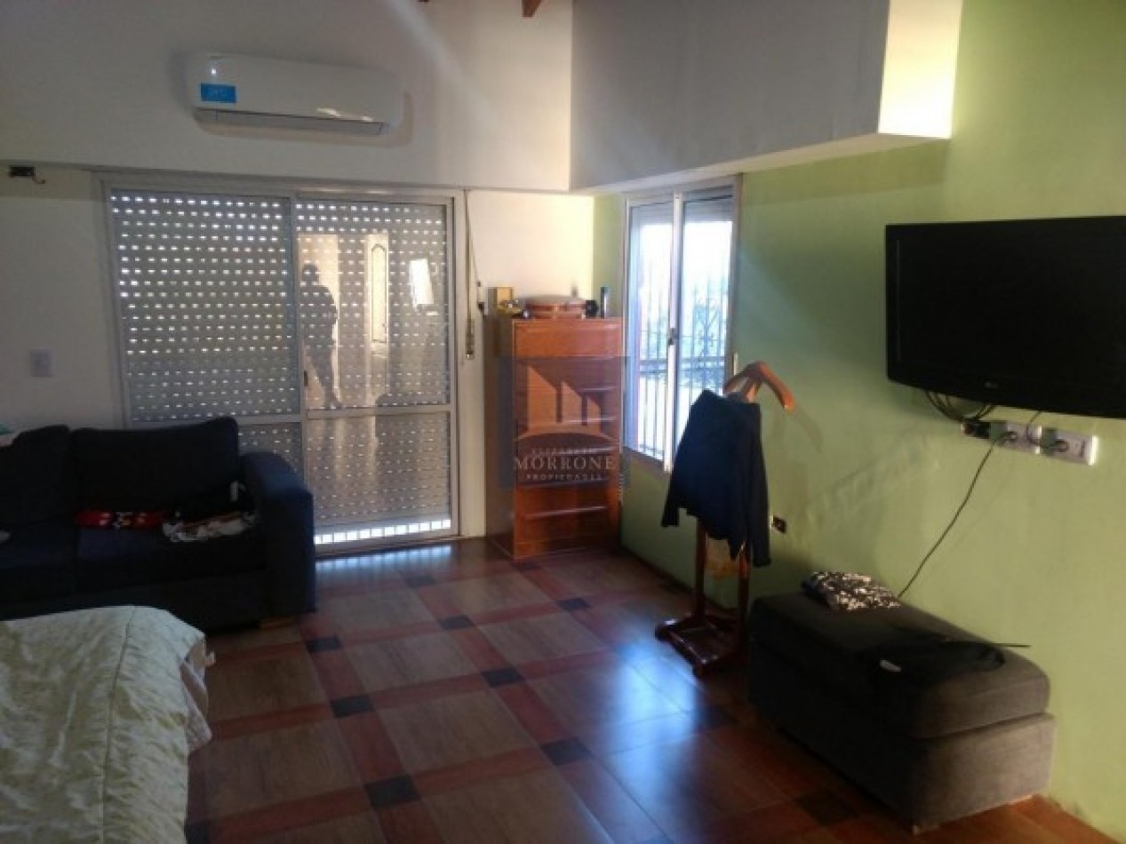VENTA MODERNA CASA 2 PLANTAS CON 3 DORMITORIOS ACEPTA DEPTO 2 AMB EN PARTE DE PAGO, AV. GRAL ARENALES 1000 -BANFIELD ESTE-