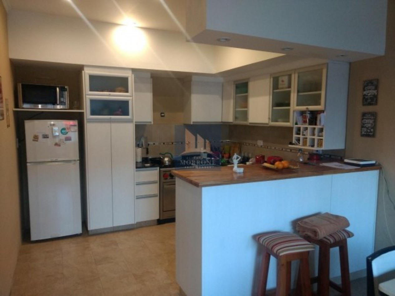 VENTA MODERNA CASA 2 PLANTAS CON 3 DORMITORIOS ACEPTA DEPTO 2 AMB EN PARTE DE PAGO, AV. GRAL ARENALES 1000 -BANFIELD ESTE-