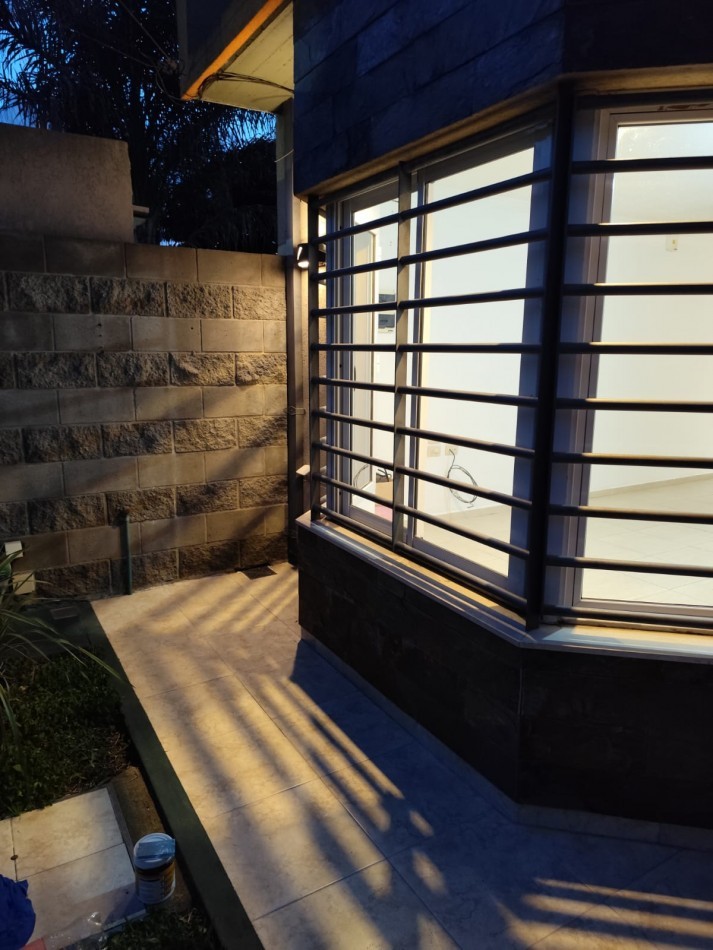 ALQUILER PH AL FRENTE 2 DORMITORIOS, PATIO Y GARAGE, MALVINAS ARGENTINAS 1464 -TEMPERLEY-