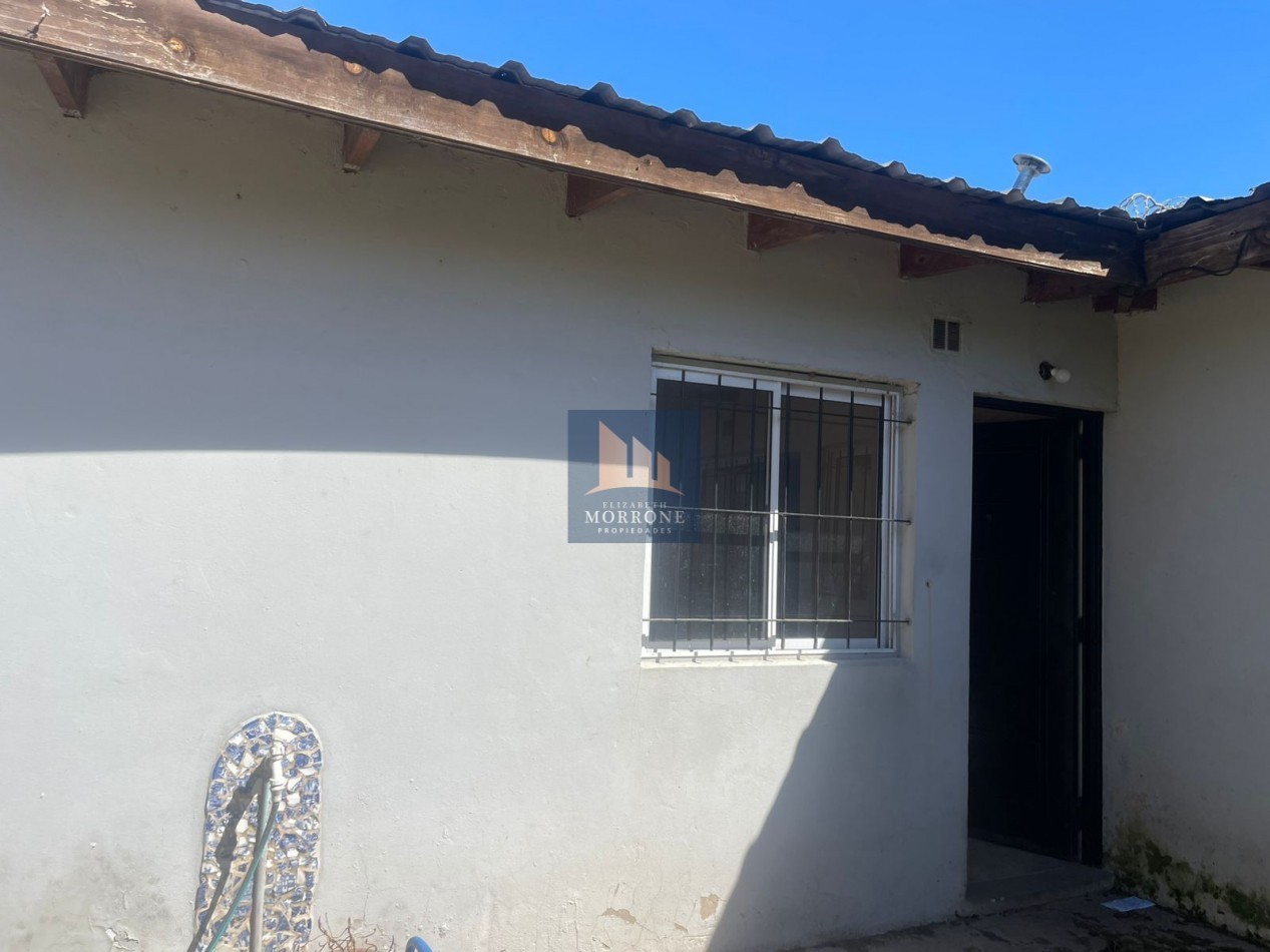 VENTA LOTE DE 20x10 MTS CON EDIFICACION DE 4 DEPARTAMENTOS (2 TERMINADOS), CASTRO CHAVEZ 202 ESQ NARCISO LAPRIDA -MONTE GRANDE-