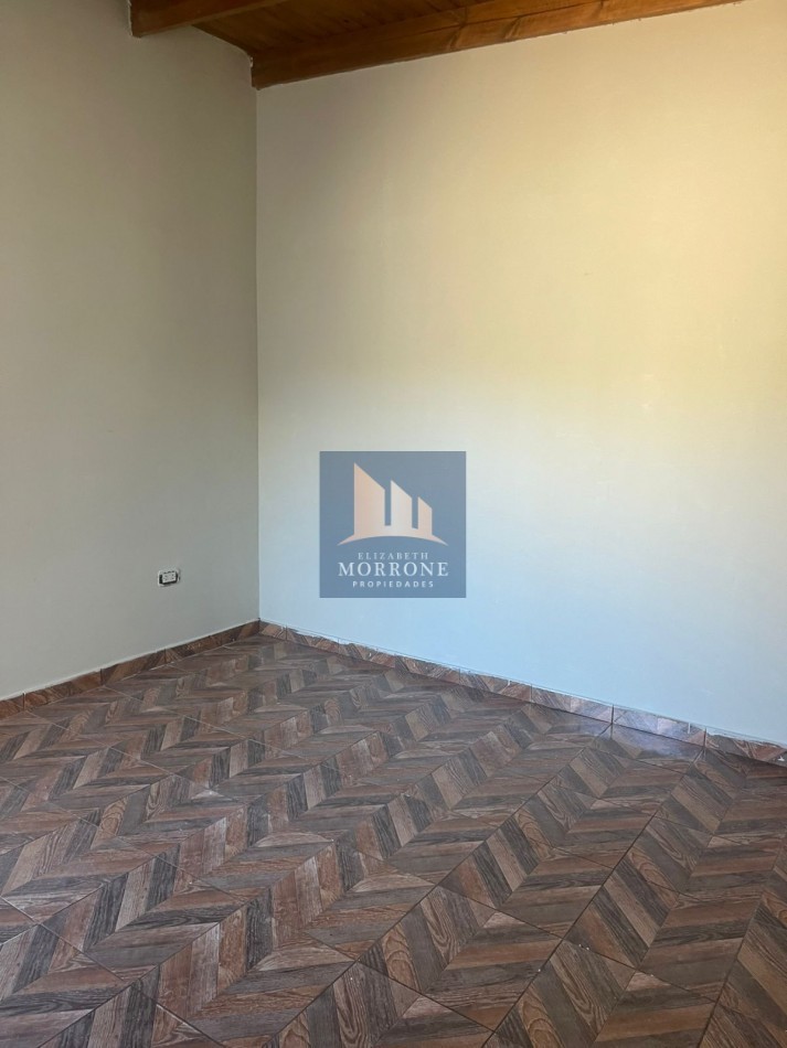 VENTA LOTE DE 20x10 MTS CON EDIFICACION DE 4 DEPARTAMENTOS (2 TERMINADOS), CASTRO CHAVEZ 202 ESQ NARCISO LAPRIDA -MONTE GRANDE-