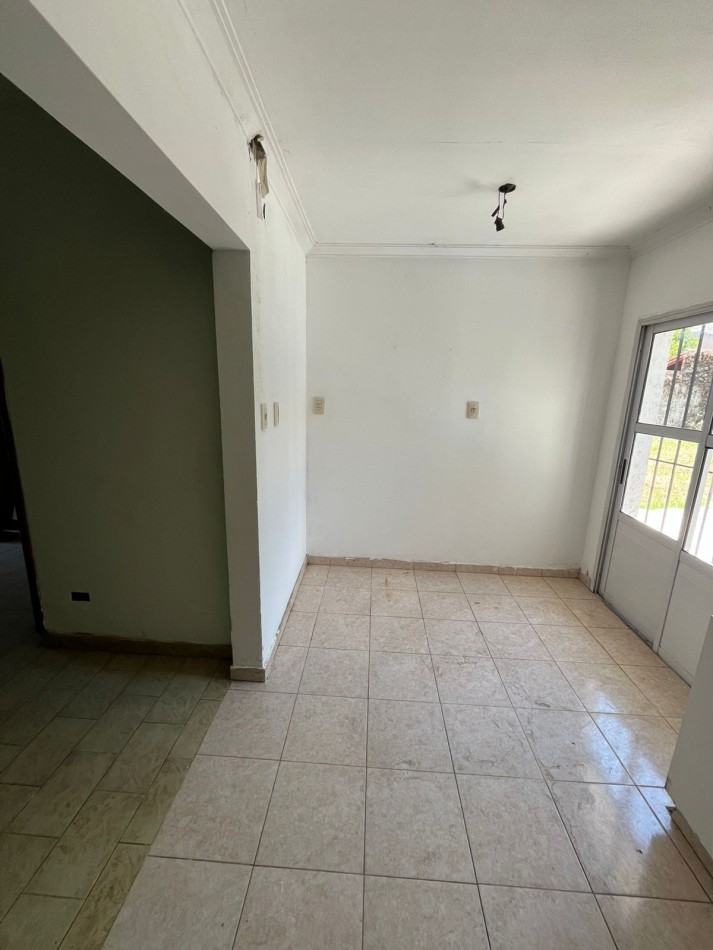 VENTA CASA 3 DORMITORIOS, PISCINA, PARRILLA, PATIO, EXCELENTE UBICACION, QUINTANA 700 -ADROGUE-