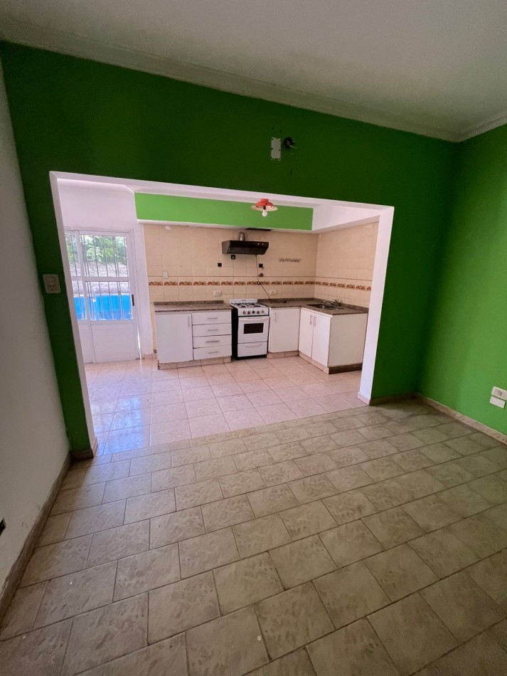 VENTA CASA 3 DORMITORIOS, PISCINA, PARRILLA, PATIO, EXCELENTE UBICACION, QUINTANA 700 -ADROGUE-