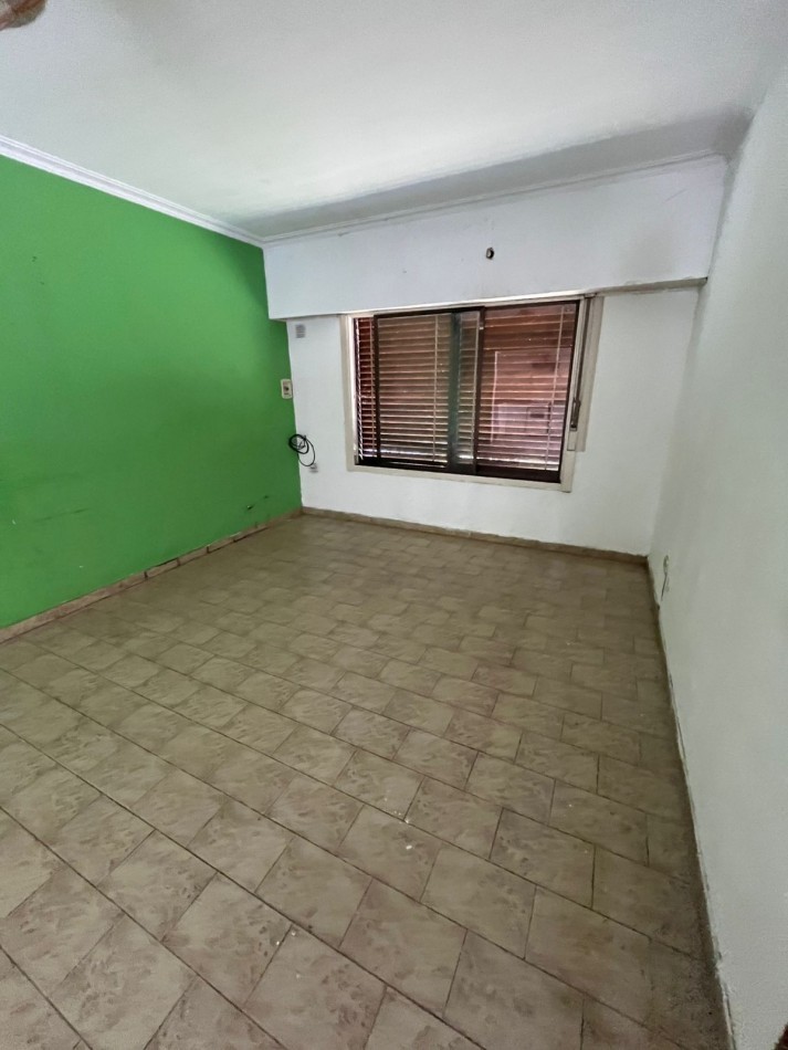 VENTA CASA 3 DORMITORIOS, PISCINA, PARRILLA, PATIO, EXCELENTE UBICACION, QUINTANA 700 -ADROGUE-