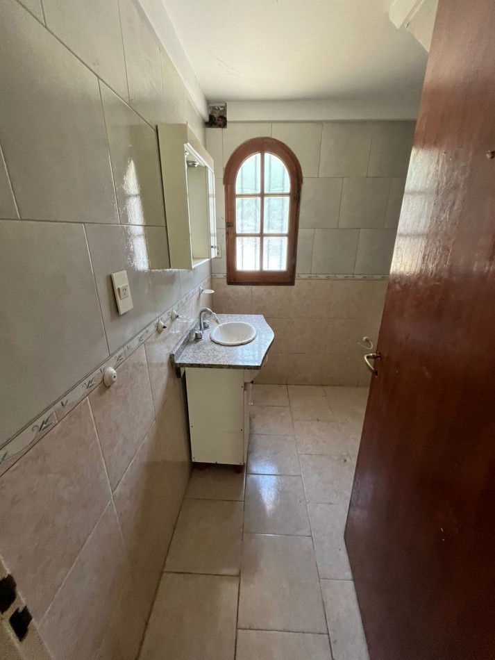 VENTA CASA 3 DORMITORIOS, PISCINA, PARRILLA, PATIO, EXCELENTE UBICACION, QUINTANA 700 -ADROGUE-