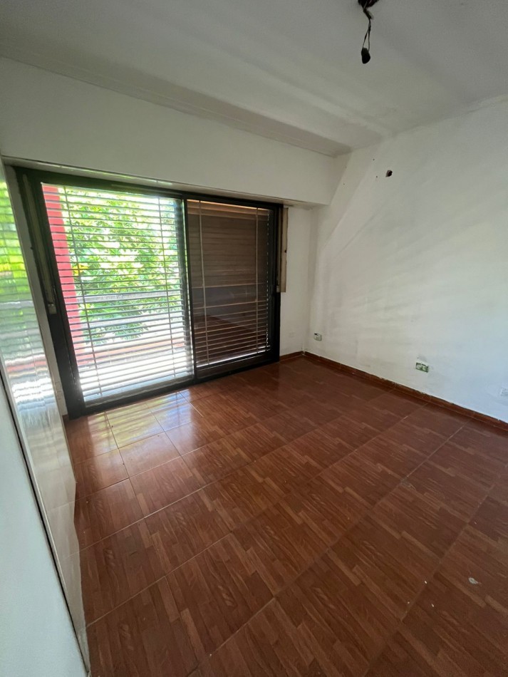 VENTA CASA 3 DORMITORIOS, PISCINA, PARRILLA, PATIO, EXCELENTE UBICACION, QUINTANA 700 -ADROGUE-