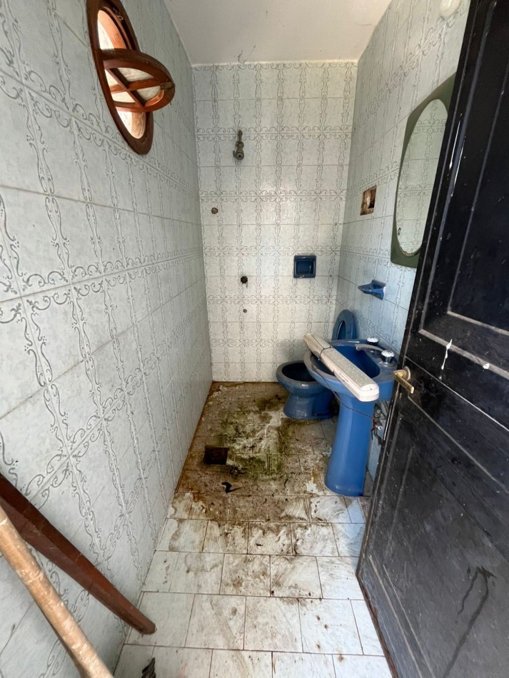 VENTA CASA 3 DORMITORIOS, PISCINA, PARRILLA, PATIO, EXCELENTE UBICACION, QUINTANA 700 -ADROGUE-