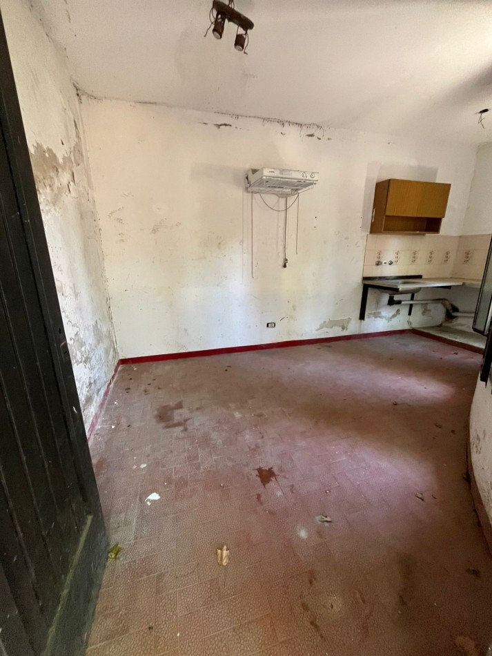 VENTA CASA 3 DORMITORIOS, PISCINA, PARRILLA, PATIO, EXCELENTE UBICACION, QUINTANA 700 -ADROGUE-