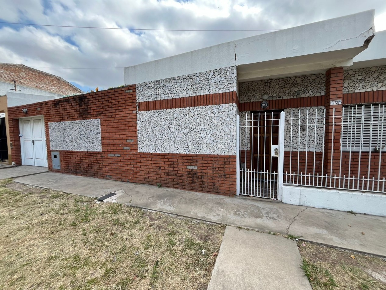 VENTA CASA APTA CREDITO 3 AMBIENTES EN ESQUINA, EXCELENTE UBICACION, JOAQUIN V GONZALEZ 700 -TEMPERLEY-