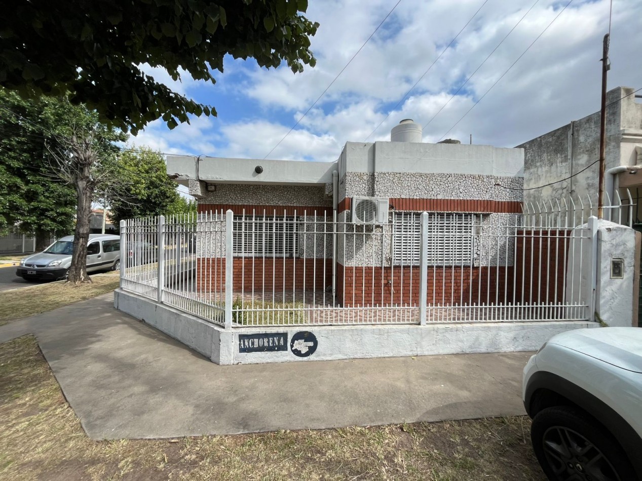 VENTA CASA APTA CREDITO 3 AMBIENTES EN ESQUINA, EXCELENTE UBICACION, JOAQUIN V GONZALEZ 700 -TEMPERLEY-