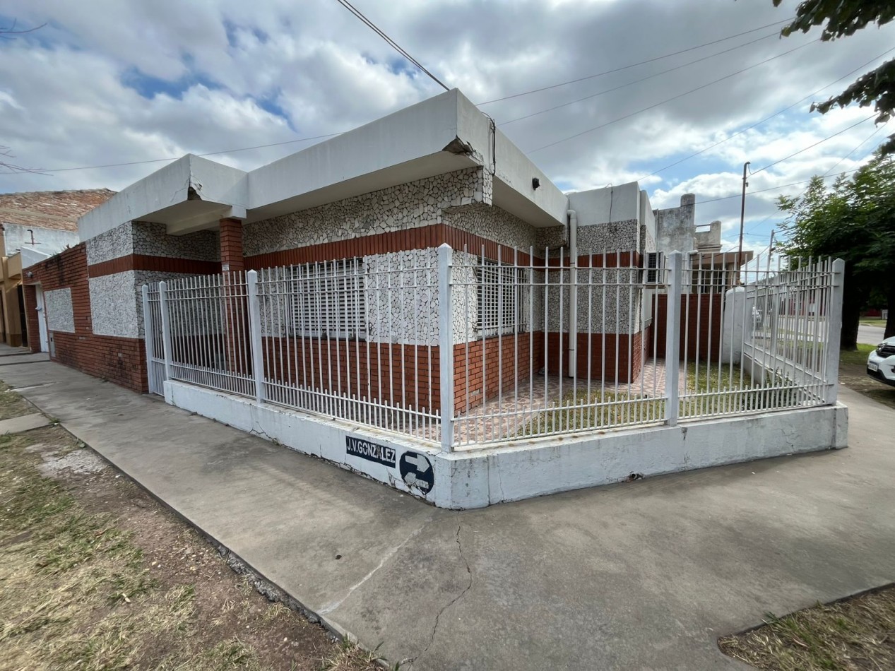 VENTA CASA APTA CREDITO 3 AMBIENTES EN ESQUINA, EXCELENTE UBICACION, JOAQUIN V GONZALEZ 700 -TEMPERLEY-