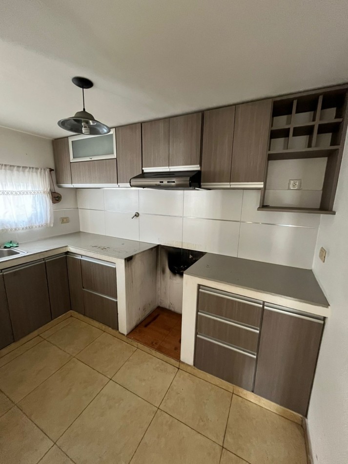 VENTA CASA APTA CREDITO 3 AMBIENTES EN ESQUINA, EXCELENTE UBICACION, JOAQUIN V GONZALEZ 700 -TEMPERLEY-