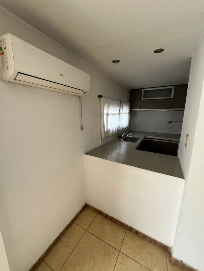 VENTA CASA APTA CREDITO 3 AMBIENTES EN ESQUINA, EXCELENTE UBICACION, JOAQUIN V GONZALEZ 700 -TEMPERLEY-