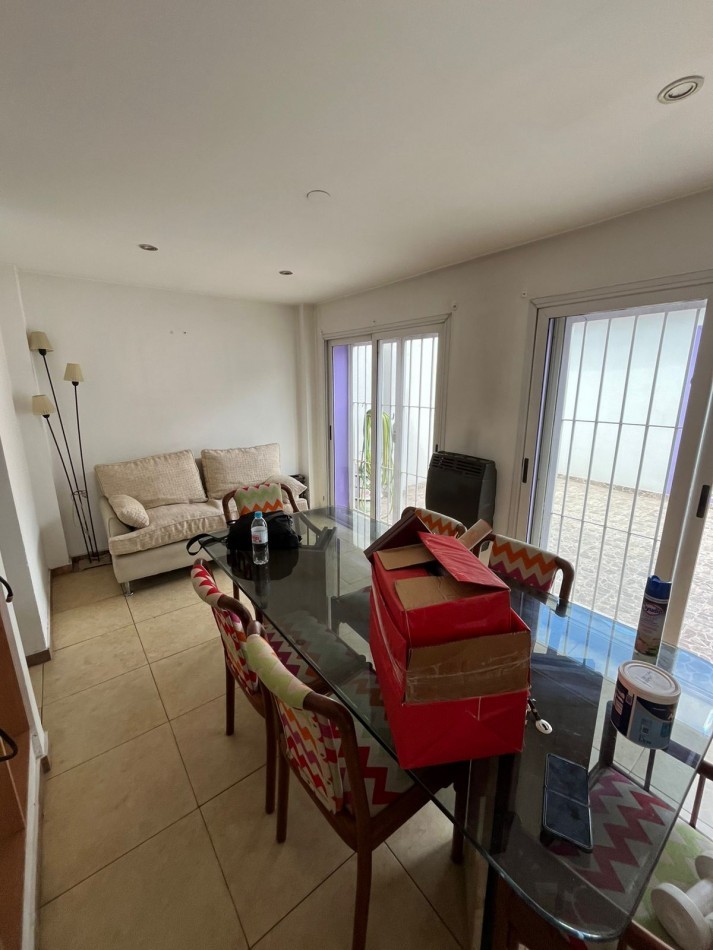 VENTA CASA APTA CREDITO 3 AMBIENTES EN ESQUINA, EXCELENTE UBICACION, JOAQUIN V GONZALEZ 700 -TEMPERLEY-